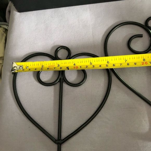 Black metal heart coat hangers - Picture 3 of 5